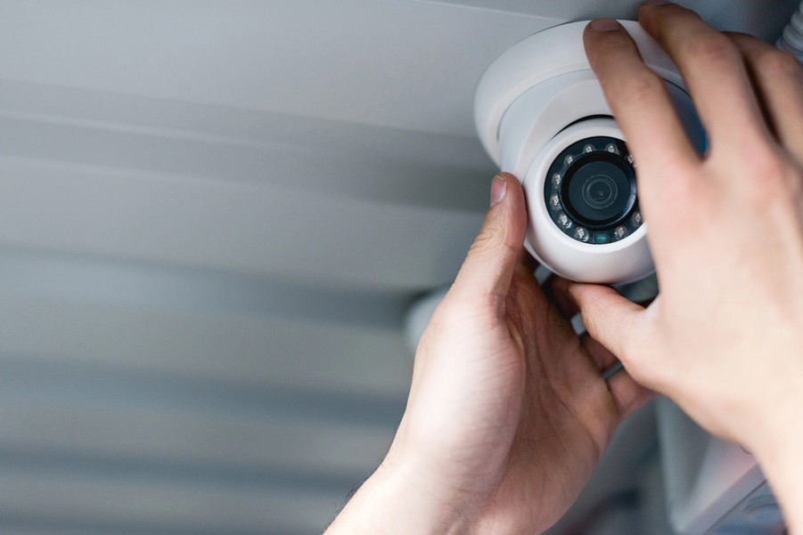 why-you-should-avoid-diy-home-security-cameras